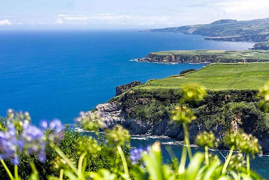 SALT LIPS - Azores Surf Experience