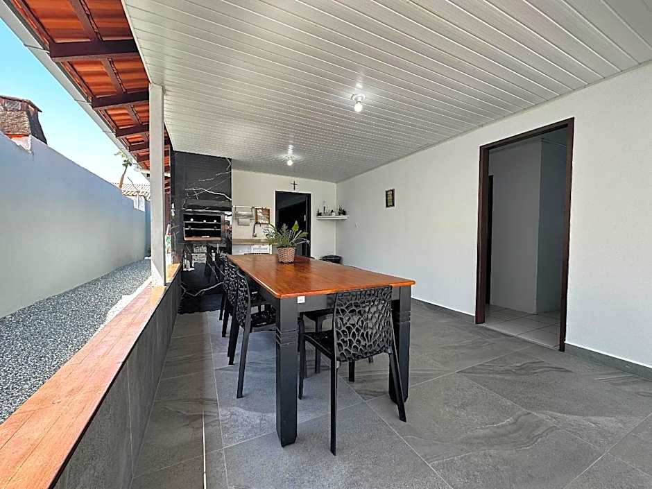 BS01- Casa com Piscina Aquecida e Churrasqueira