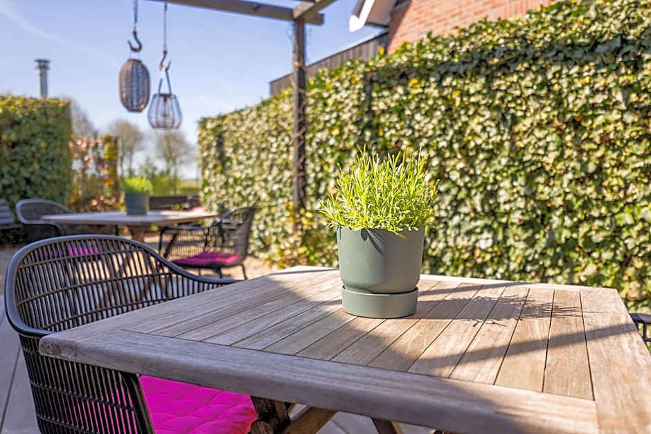 Thús yn Hantum Vakantiehuisje met hottub in Friesland