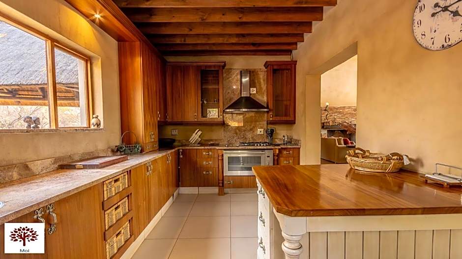 Zebula Golf and Wildlife Estate - Porcupine Strolling Pax 8 - Moi Signature Luxury villa