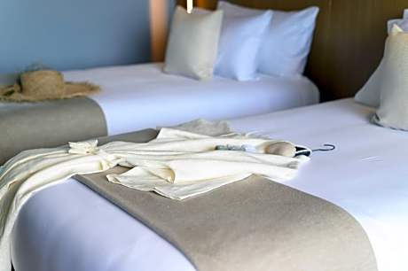 Deluxe Twin Room with Pool Access - Non-Smoking