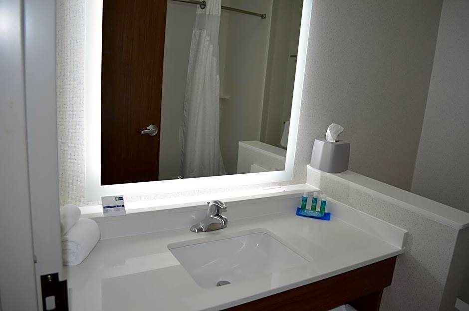 Holiday Inn Express & Suites Charlotte NE - University Area By IHG
