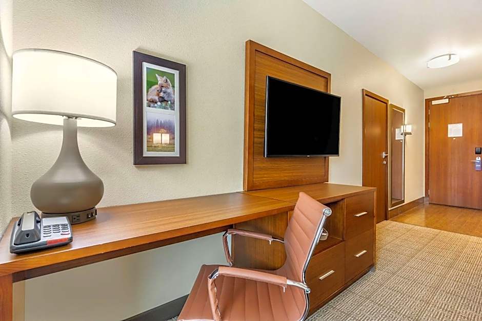 Comfort Inn & Suites Lakewood by JBLM