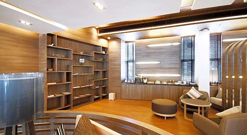 Classic Kameo Hotel & Services Apartment 