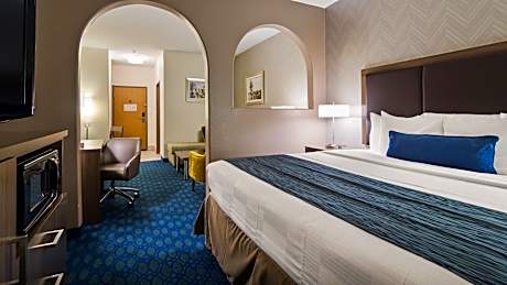 King Suite with Sofa Bed - Non-Smoking
