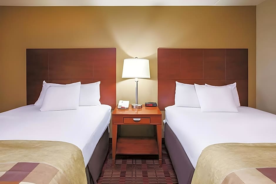 Ashbourne Hotel Canton/Hall of Fame I-77