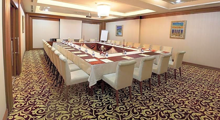 Tugcu Hotel Select