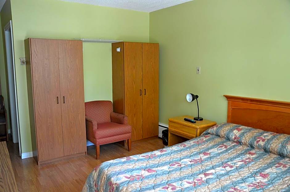 Photo 1 of 4 of Standard 1 Queen Bed