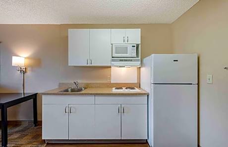 Deluxe Studio with 2 Double Beds - Non-Smoking
