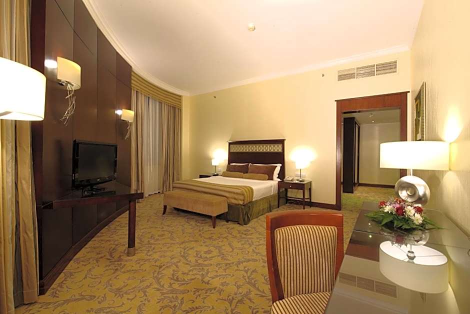 Photo 1 of 5 of Executive Suite