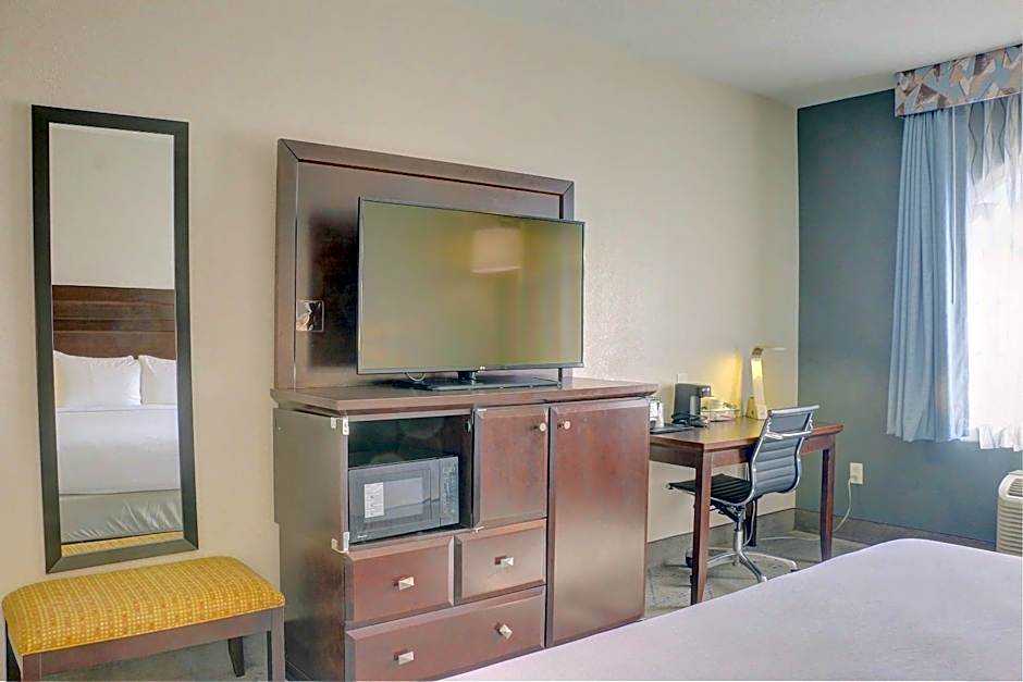 Quality Inn & Suites Roswell North