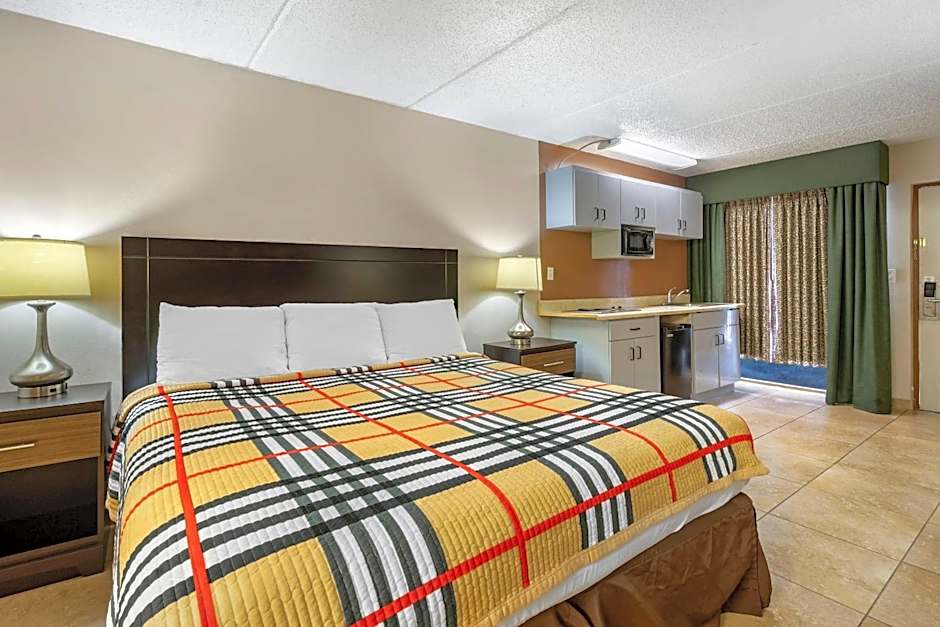 Photo 1 of 5 of 1 King Bed Suite