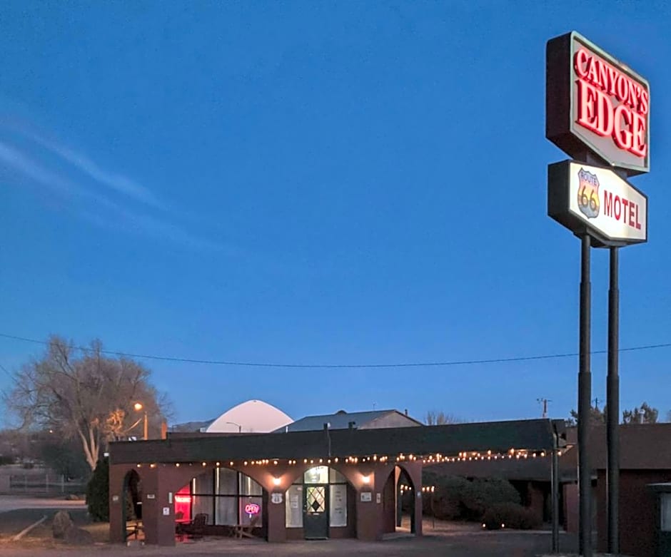 Canyon's Edge Route 66 Motel