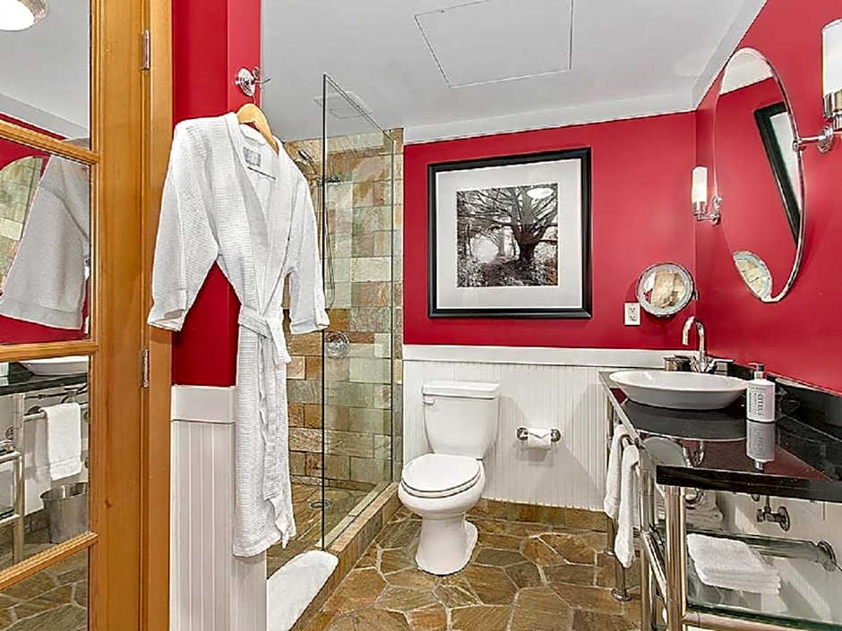 The Edgewater, A Noble House Hotel