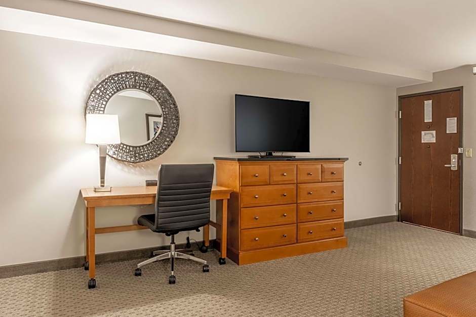 Drury Plaza Hotel Broadview Wichita