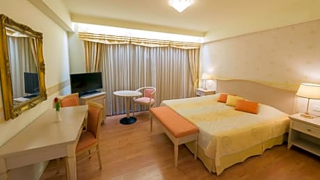 Double Room with Garden/Mountain View