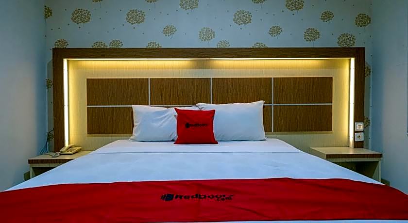 RedDoorz @ Hotel Bumi Palupy