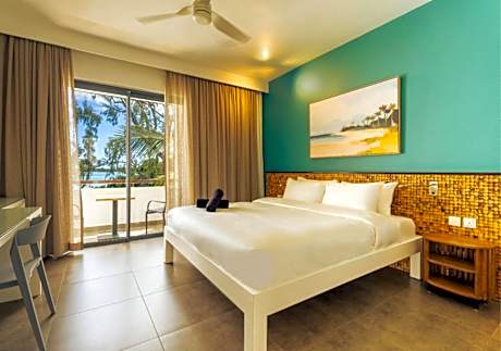 Deluxe Room with Partial Sea View