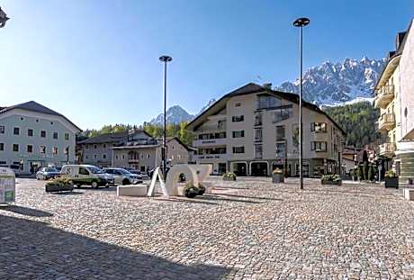 Post Residence - Home of Memories - Dolomites