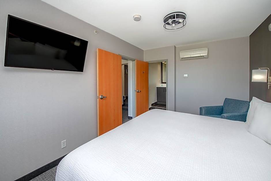 Coast Lethbridge Hotel & Conference Centre