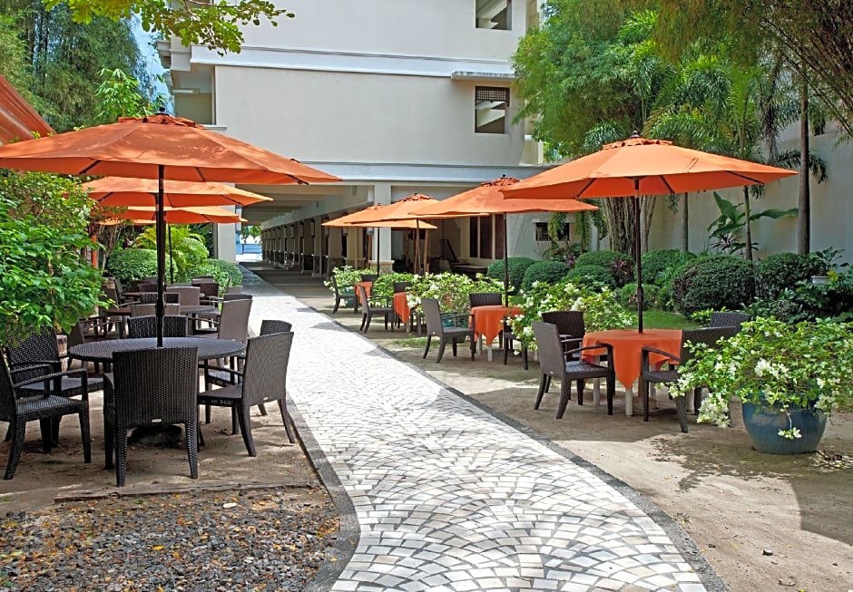 Costabella Tropical Beach Hotel