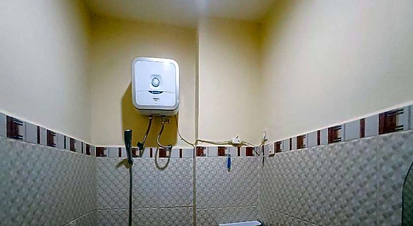 OYO 2848 Senaz Guesthouse