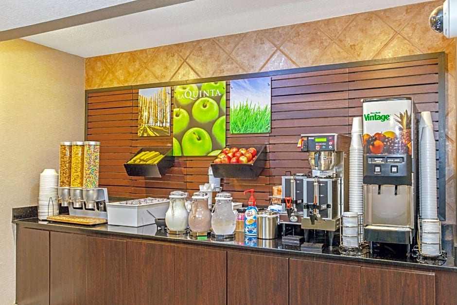 La Quinta Inn & Suites by Wyndham Wichita Falls Airport Area