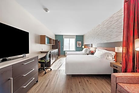 2 Queen Hearing Accessible Studio Suite