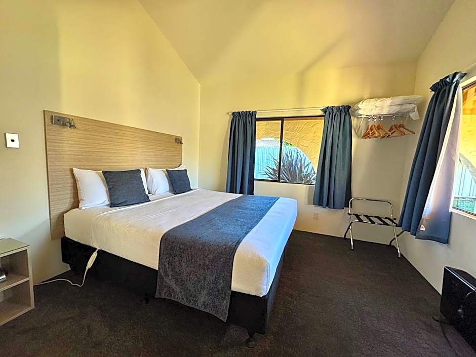 Captains Quarters Motor Inn