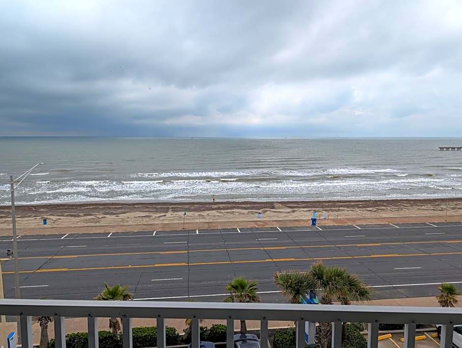 Holiday Inn Express & Suites Galveston West - Seawall
