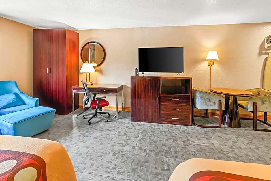 Super 8 by Wyndham Uniontown PA