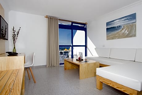 1 bedroom apartment sea view 3 adults