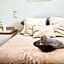 Suite Nymphéalove - Parking - Piscine - Jacuzzi - 50 m2 - CapitalChic Services Peymeinade