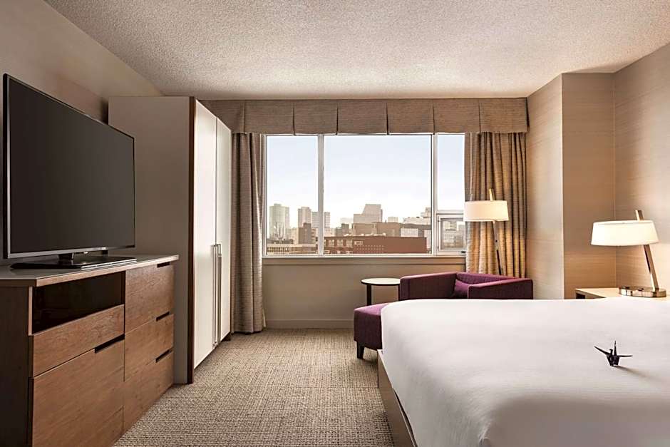 Coast Edmonton Plaza Hotel by APA