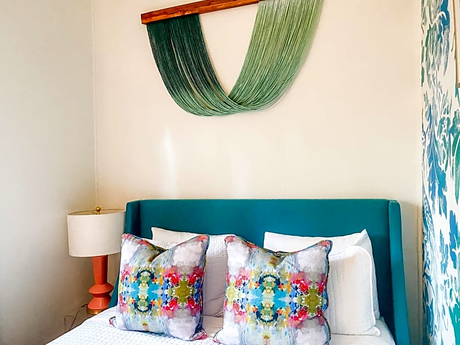 Marreros Guest Mansion - Adult Only
