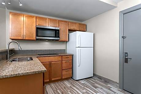 One-Bedroom Deluxe Queen Efficiency Suite - Non-Smoking