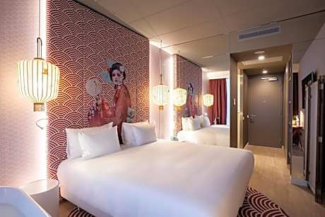 nhow Premium Panoramic Bath Room