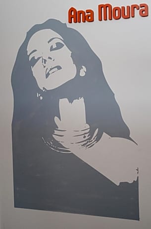 Bed in 6-Bed Female Dormitory Room with River View