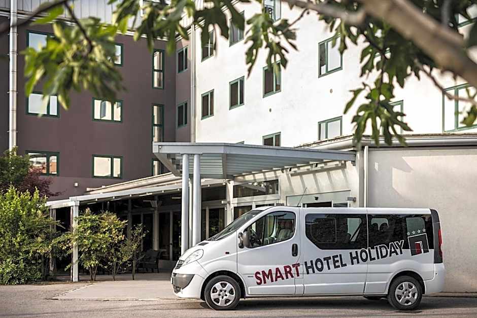 Smart Hotel Holiday
