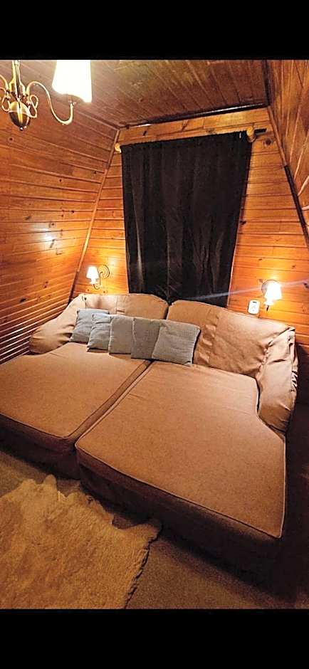 Chalét com jacuzzi sauna lareira e telao cinema