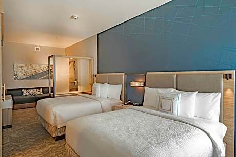 Queen Suite with Two Queen Beds, Trundle Sofa, Bathtub and Transfer Shower - Mobility Access