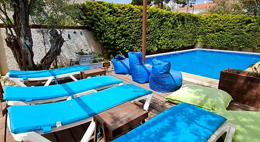 Rebetiko Hotel                                                             