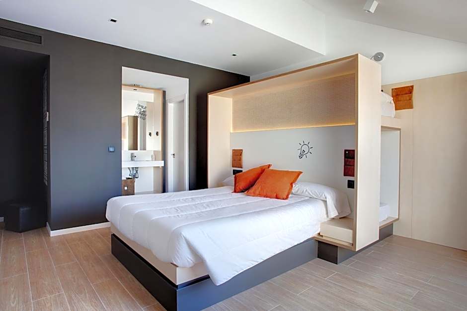 Photo 1 of 14 of Quadruple Room