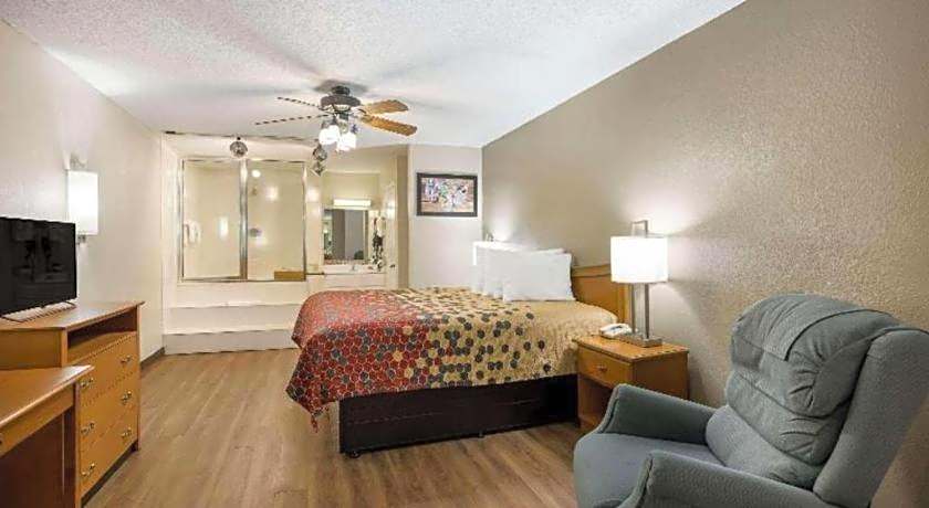 Econo Lodge Live Oak