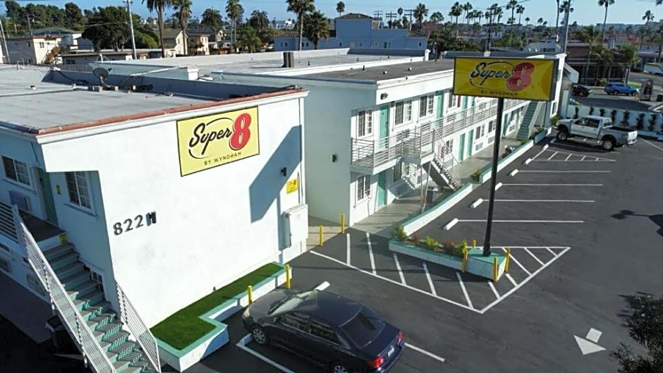 Super 8 by Wyndham Oceanside Downtown