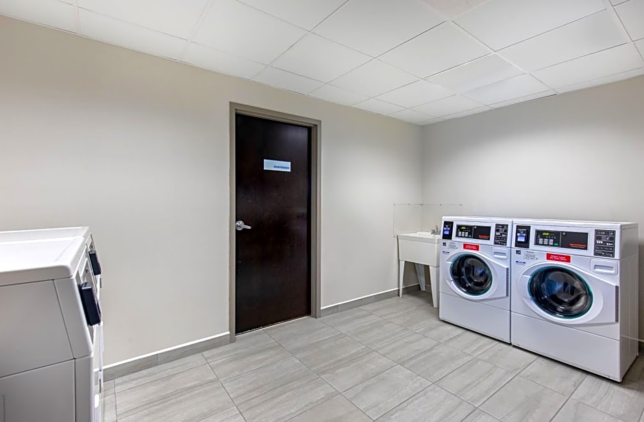 Holiday Inn Express & Suites - Cleveland Northwest By IHG