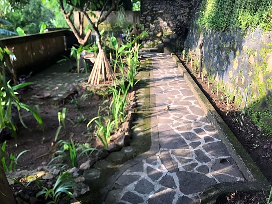 Sasak Lebung Home – Senggigi Beach, ID