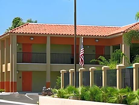Super 8 By Wyndham Indio
