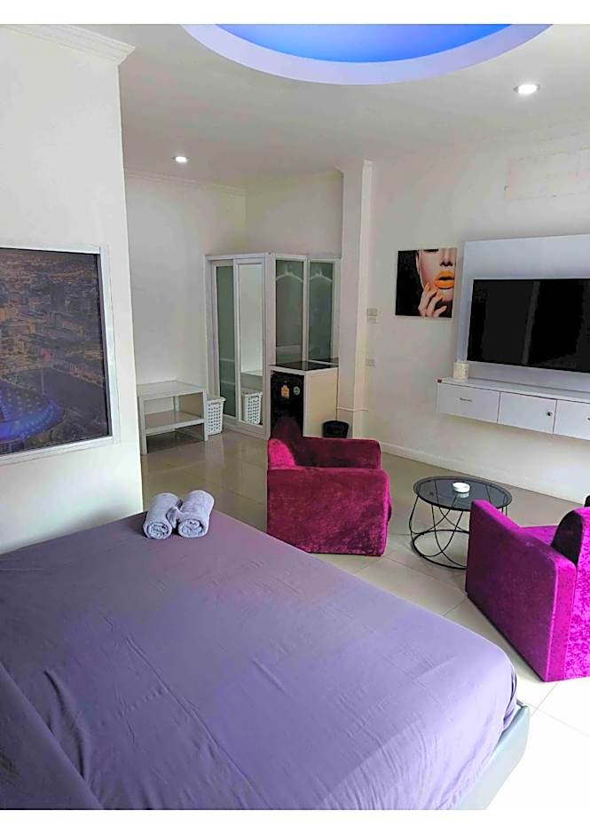 Titanic Residence-7 minute walk to the Beach