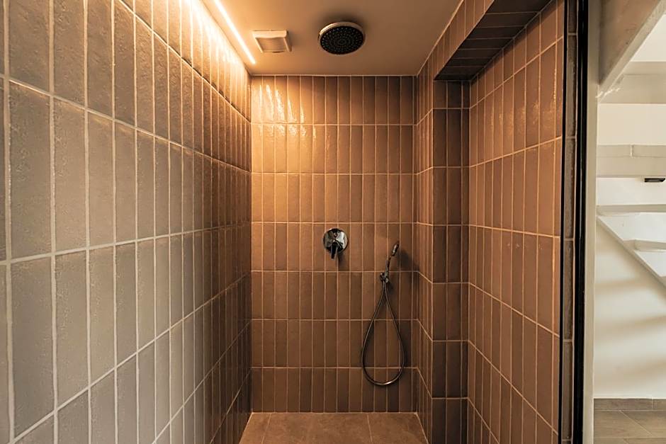 Paralos The Maxine Adults Only